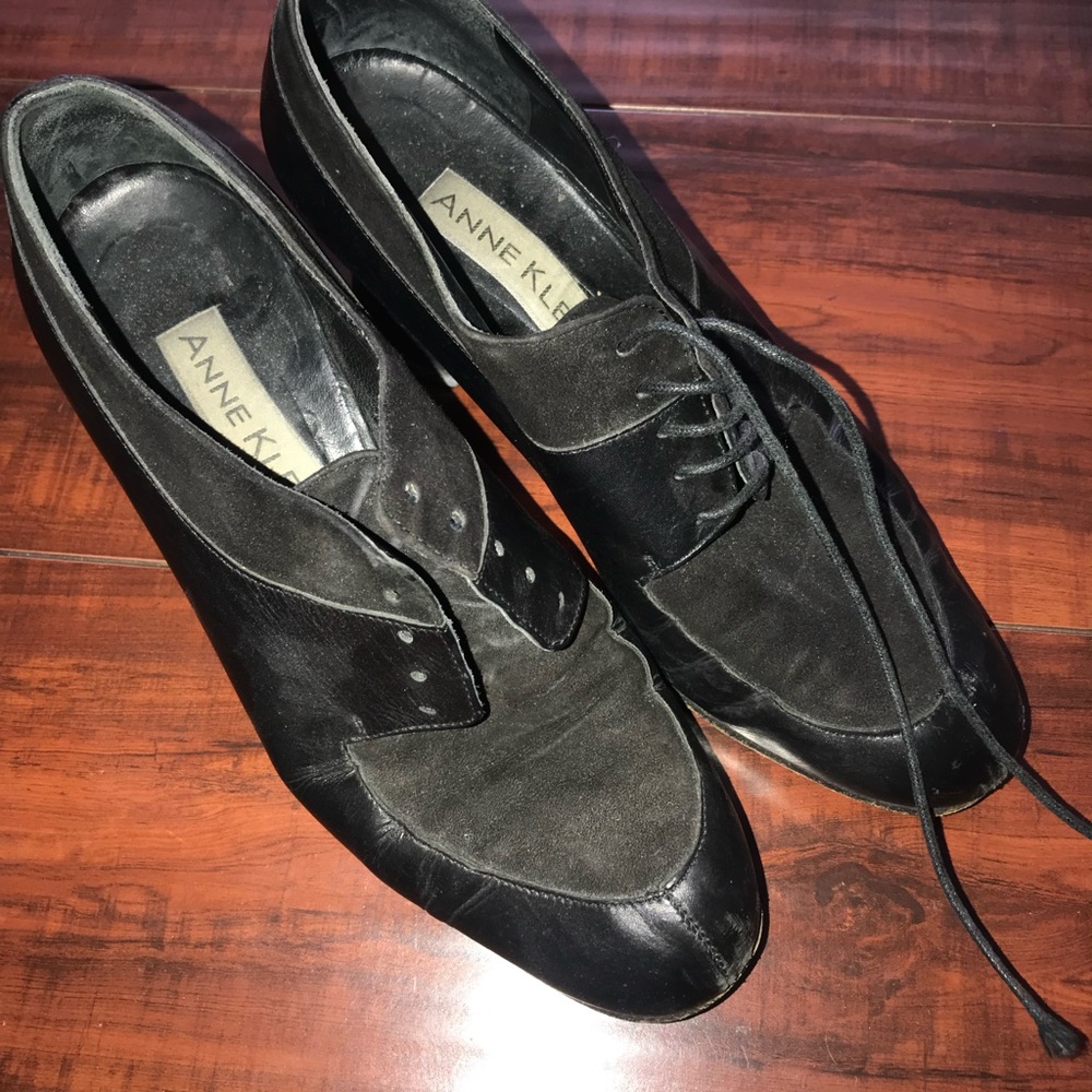 VINTAGE ANNE KLEIN black leather shoes, early 90’s …mid shaped heel height